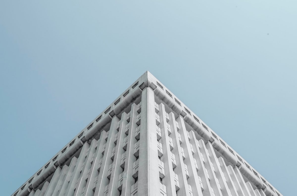 开云官网-倒霉！穆里尼奥拥抱安慰失点的帕夫利季斯，后者赛后蒙头难过不已